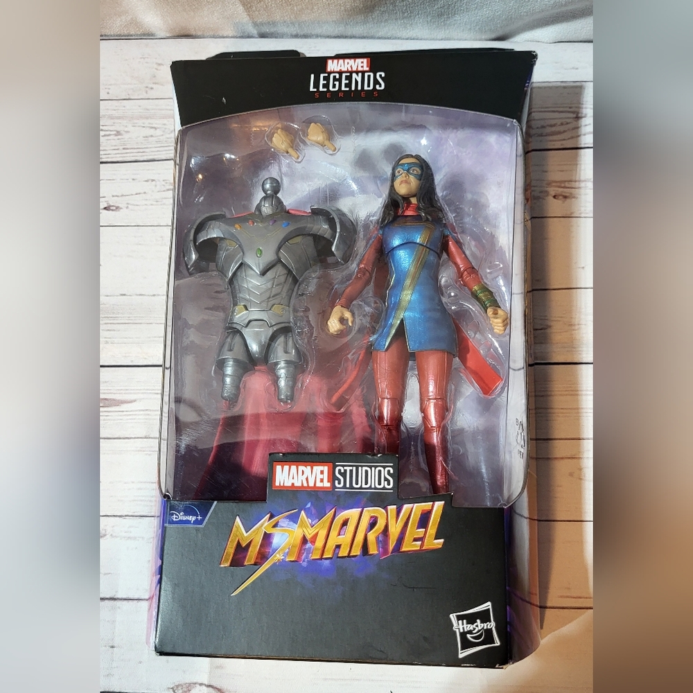 ( New) Hasbro Legends series Ms. Marvel - Picture 2 of 6
